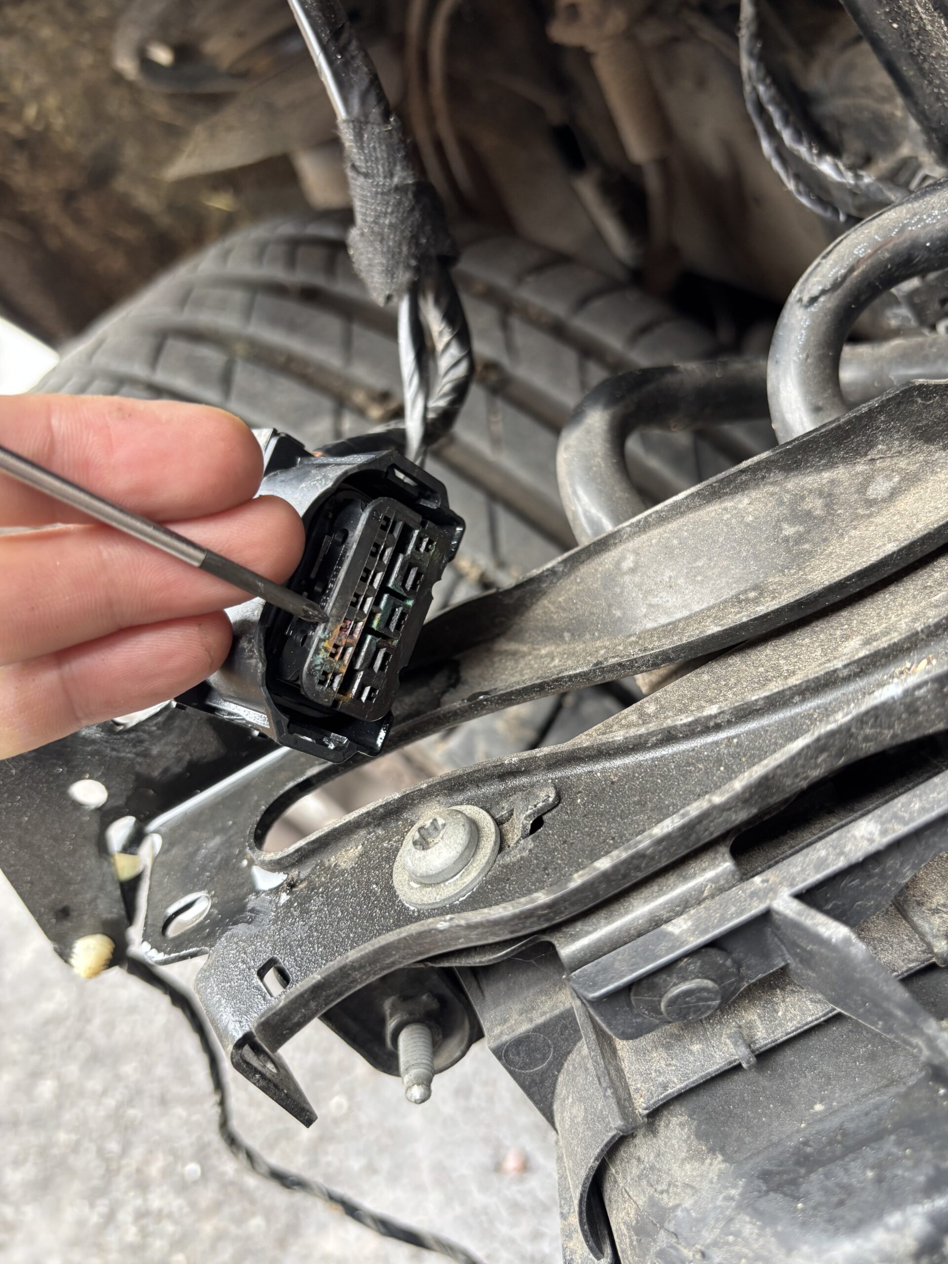 BMW 1 Series — Condensation & Corroded Connector — corroded connector