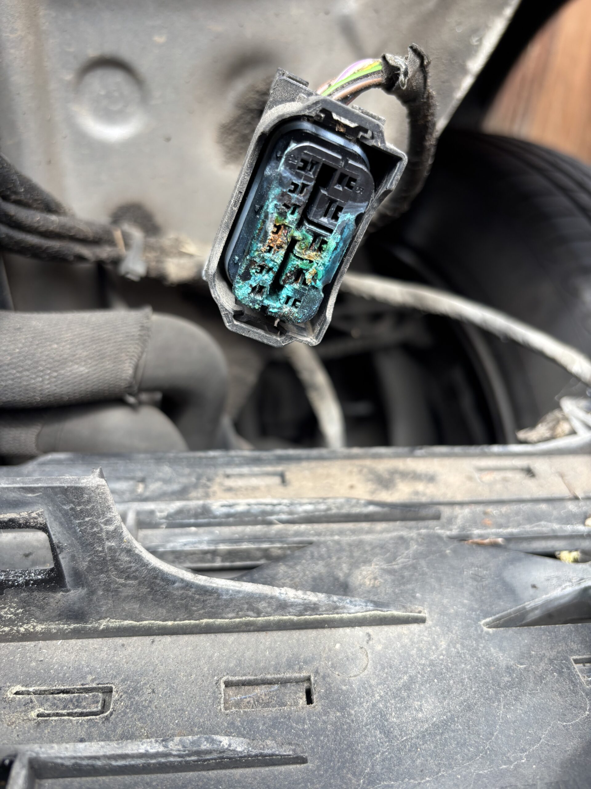 BMW 5 Series F10 — Severe Condensation & Corrosion — corrosion